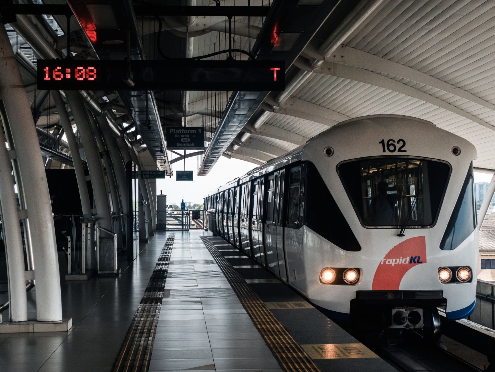 2025 Rail Transit Time Reliability: Data-Driven Benchmarks