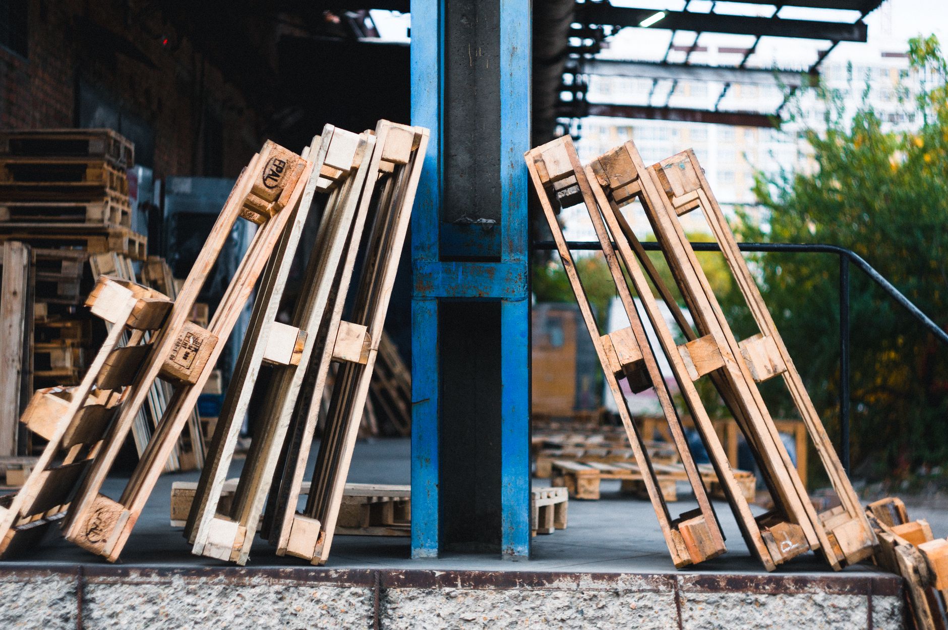 The 2025 Pallet Management Playbook: Cut Costs & Boost Efficiency