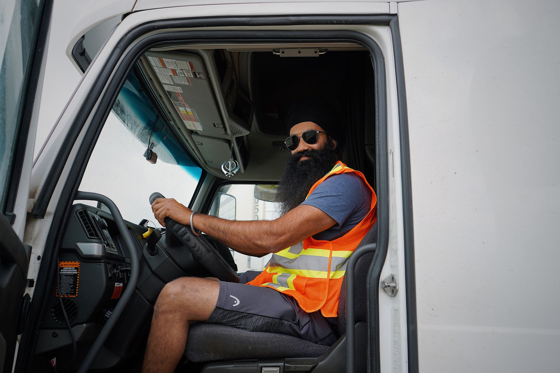 The Owner-Operator vs Company Driver Playbook: Maximize Earnings, Minimize Headaches
