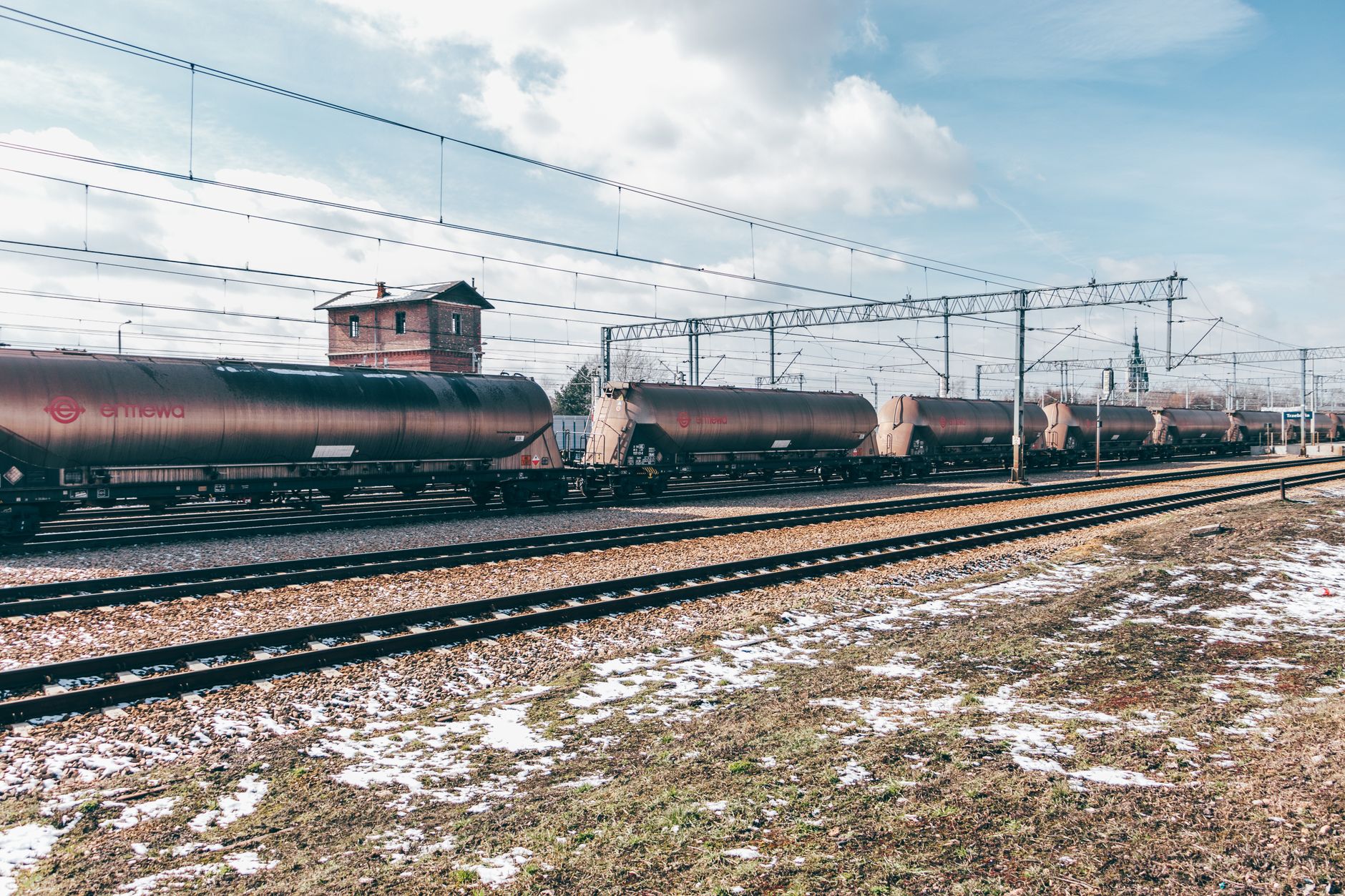 Intermodal Industrial Goods 2025: Cut 25% Costs, 30% Emissions | Loadly