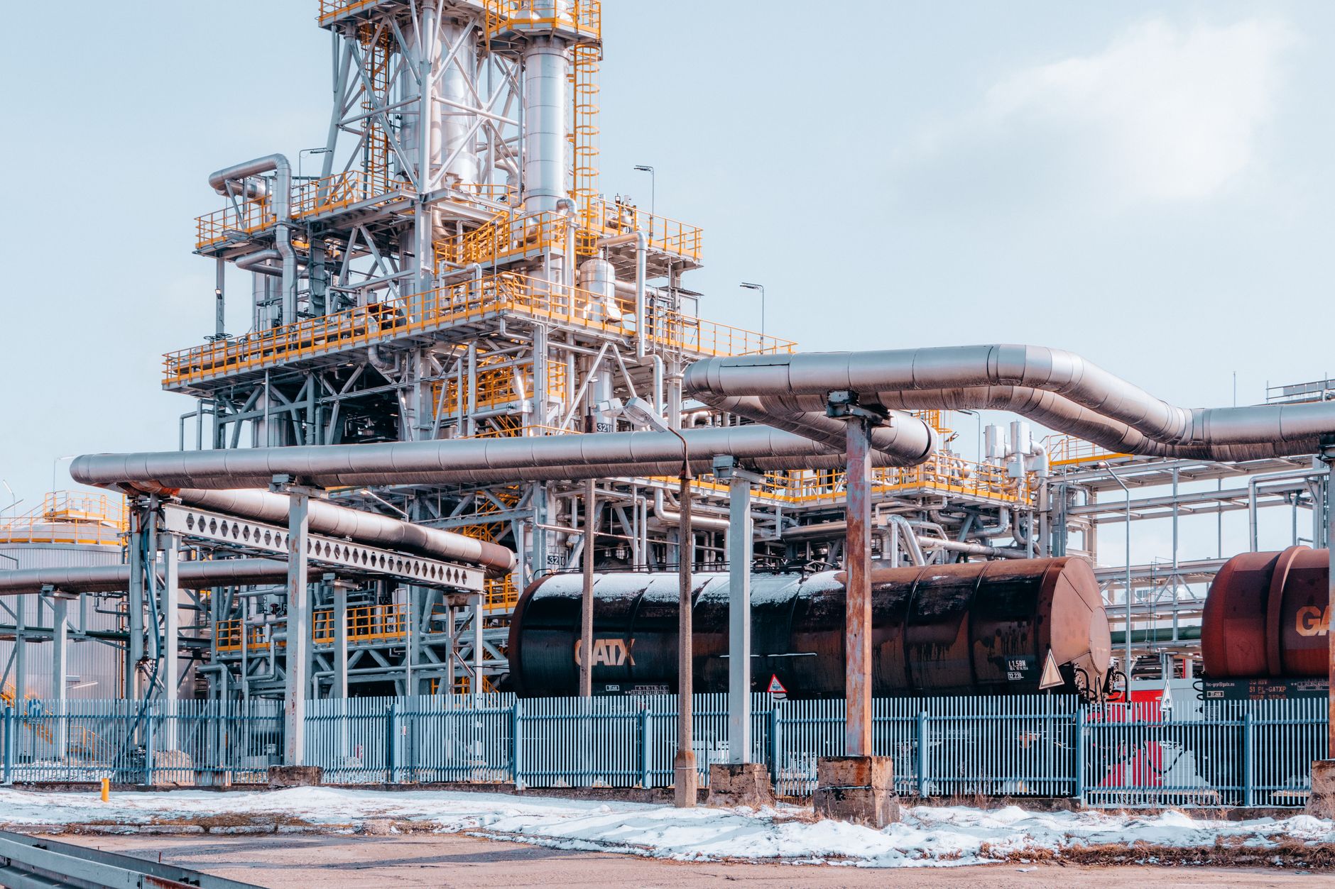 The 2025 Oil & Gas Pipeline Logistics Playbook: Prevent Downtime & Boost Efficiency