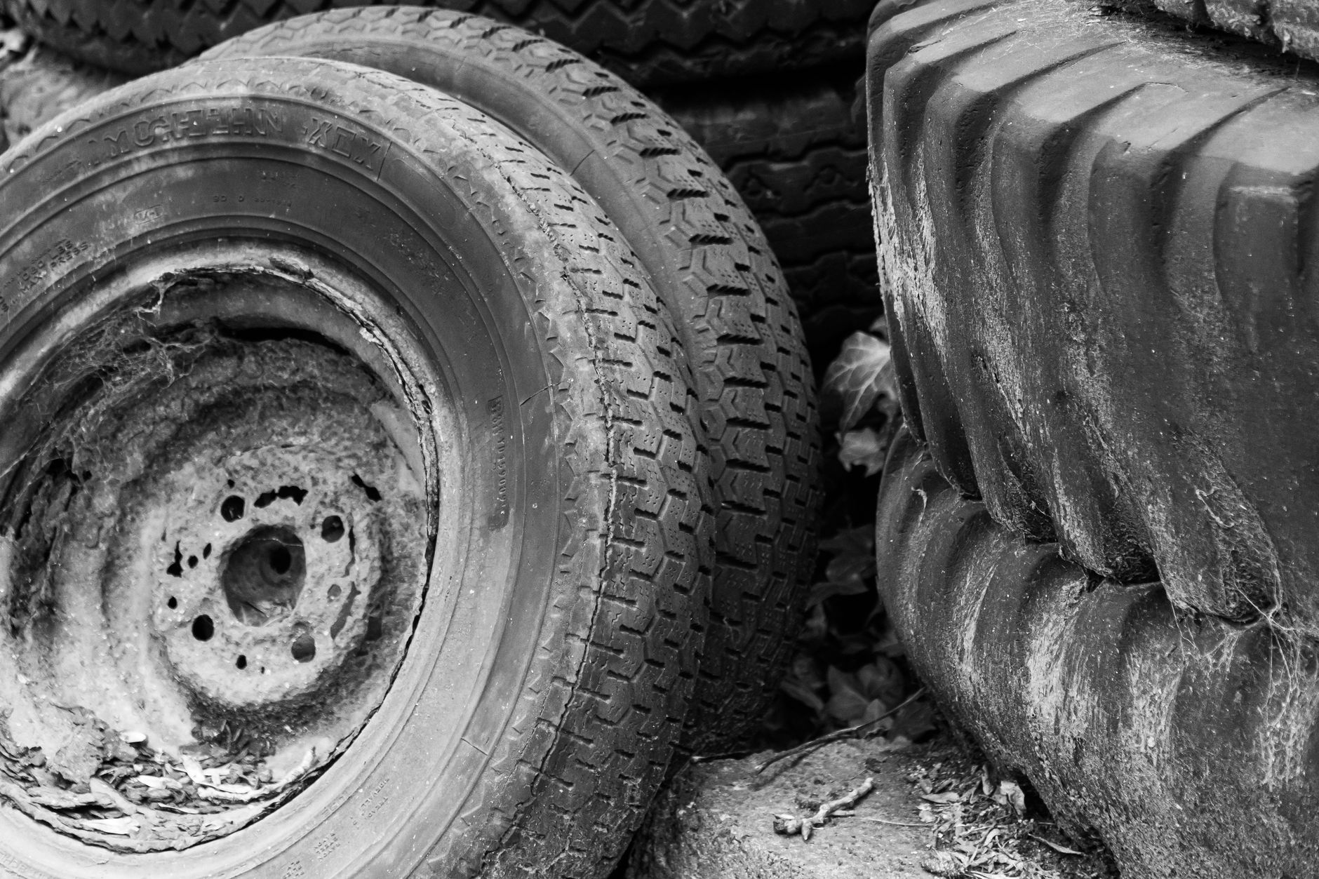 The 2025 Truck Tire Retreading ROI Playbook: Slash Costs 15%