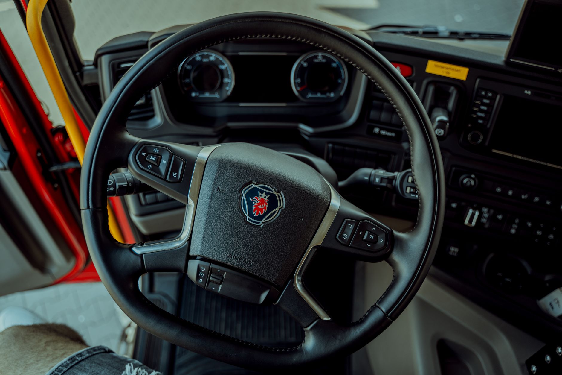 Owner-Operator vs Company Driver: Compare Paths for Net Income