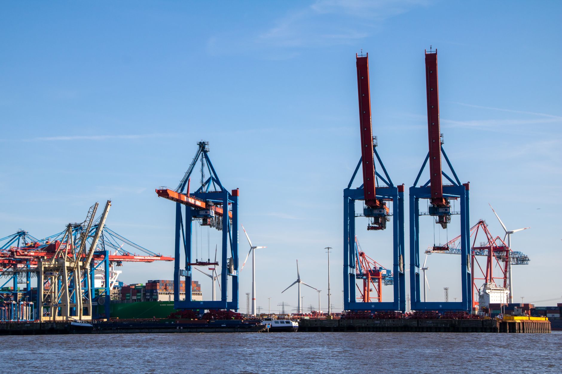 The 2025 Wind Turbine Logistics Playbook: Mastering Complex Oversize Hauls