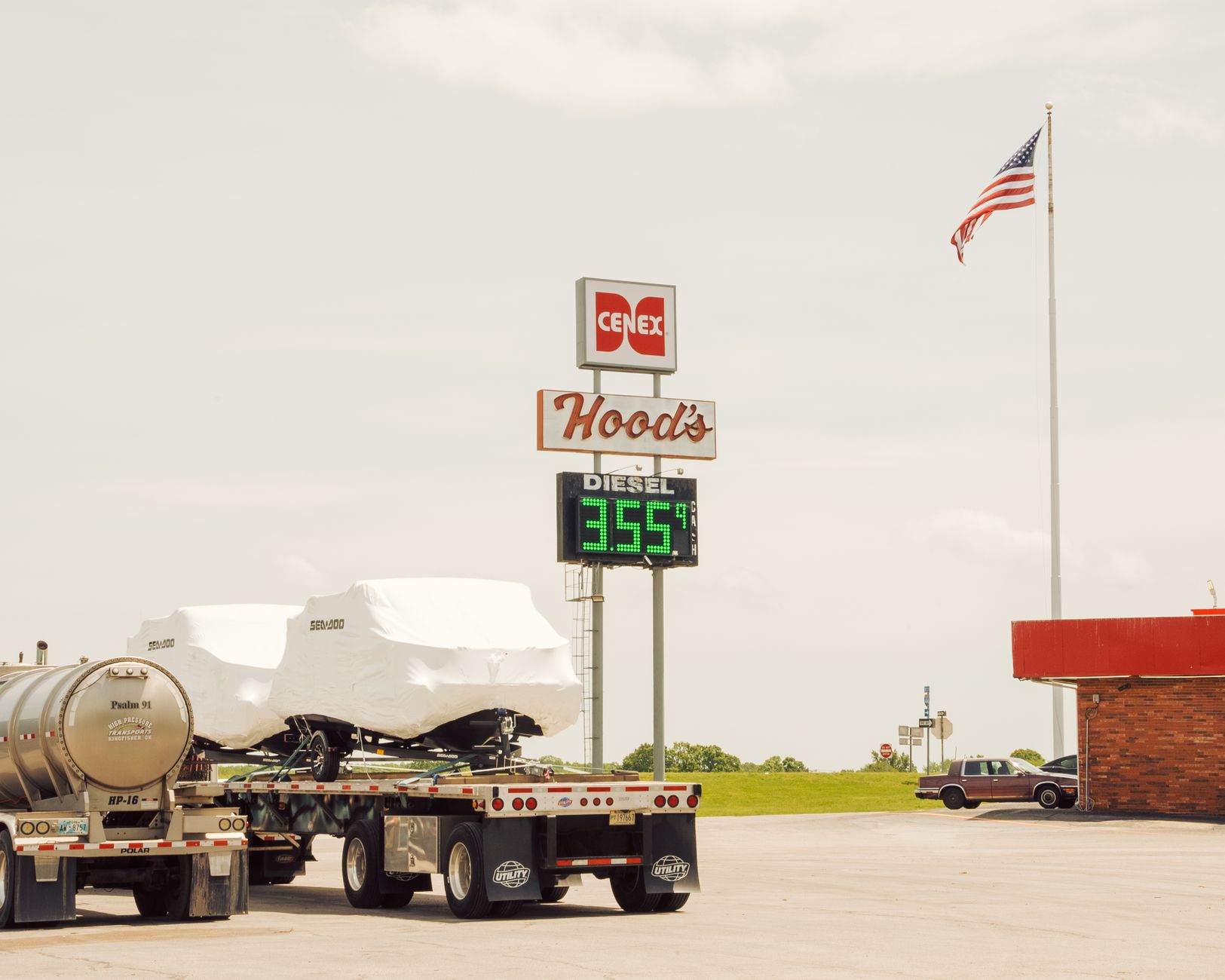 Hydrogen Fuel Cell Trucks 2025: Infrastructure, Costs & Range Reality