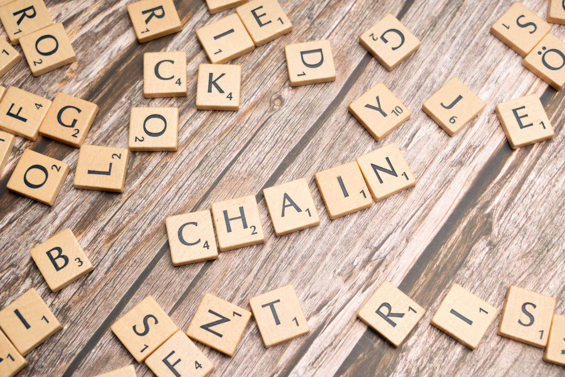 Blockchain Supply Chain Traceability 2025: Stopping Counterfeit Costs