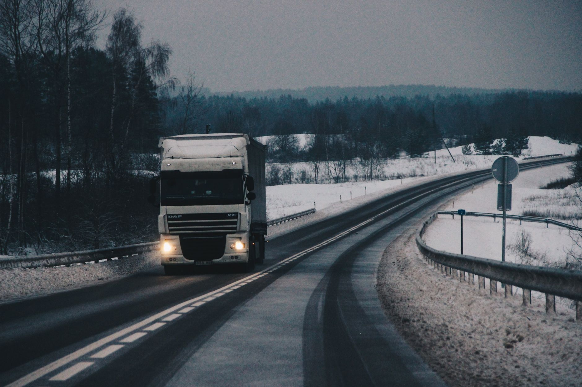 2025 Freight Cold Email Playbook: Win Direct Shipper Contracts