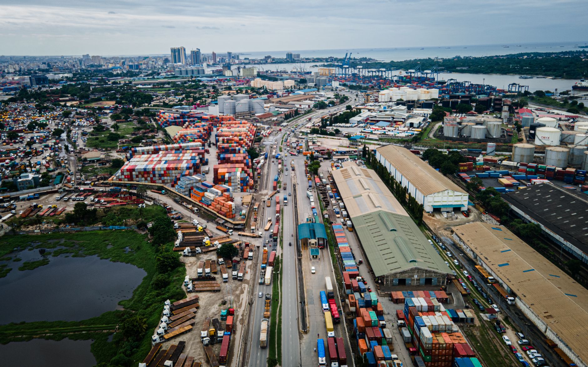ความแออัดของท่าเรือปี 2025: การคาดการณ์ ต้นทุนที่ซ่อนอยู่ และแผนบรรเทาผลกระทบโดยผู้เชี่ยวชาญของคุณ