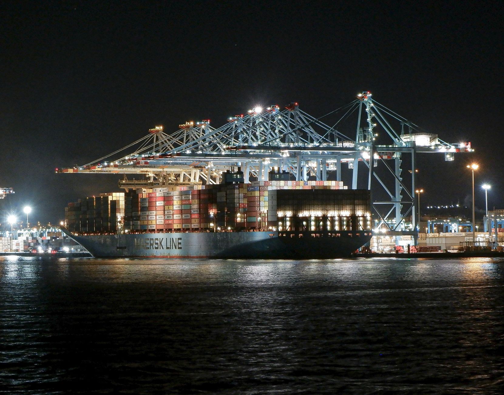 The 2025 Port Dwell Time Playbook: Cut Fees & Speed Up Shipments