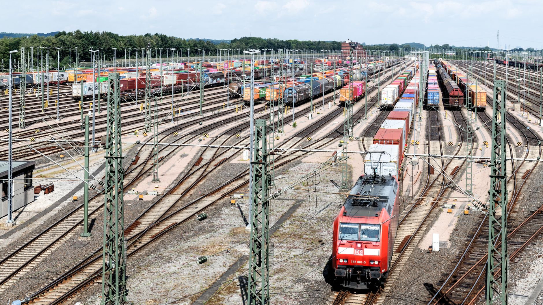 The 2025 Intermodal Network Playbook: Cut Costs 18% & Unlock New Markets