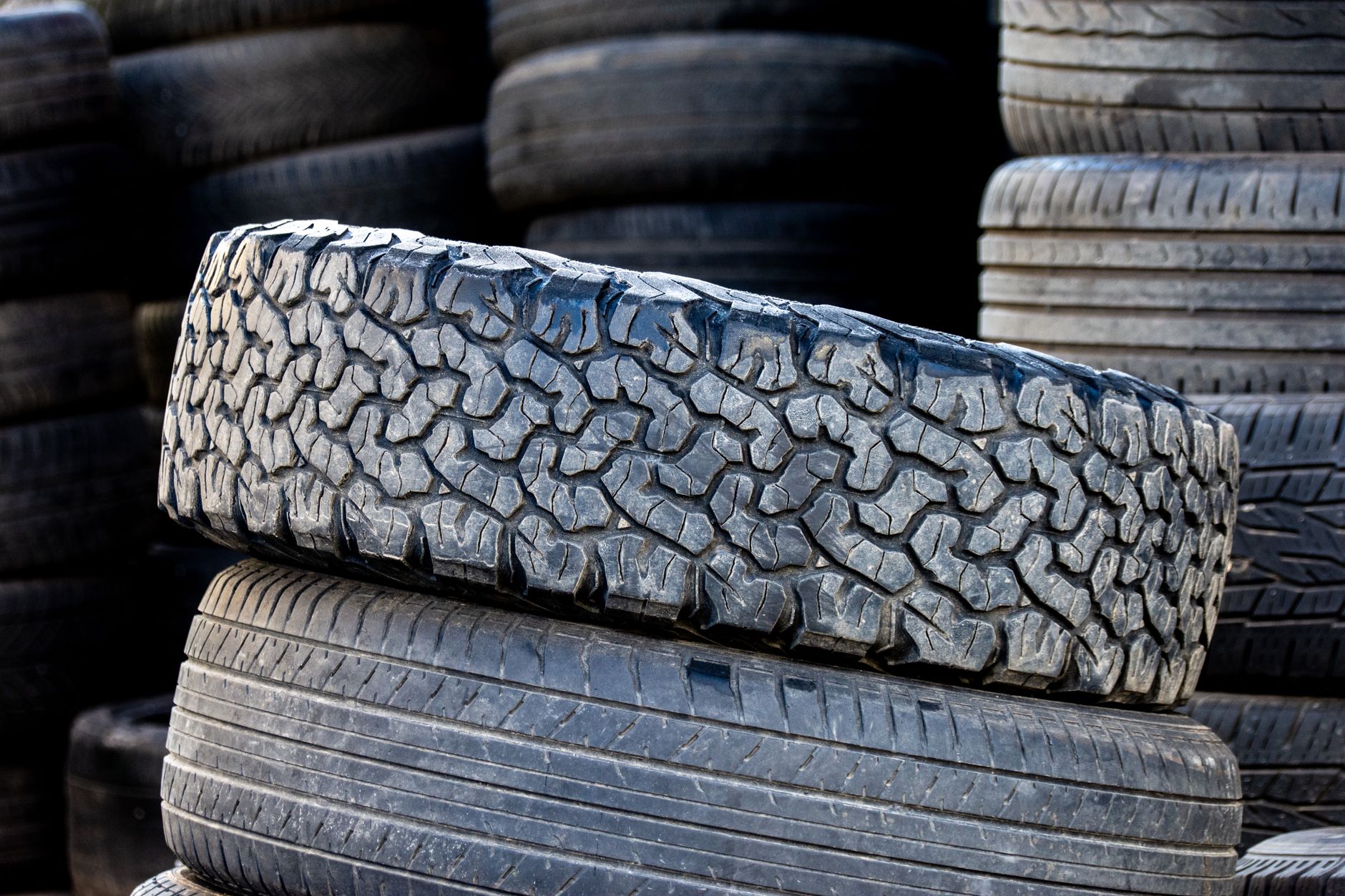 The 2025 Truck Tire Retreading Playbook: Cut Costs 50% Safely
