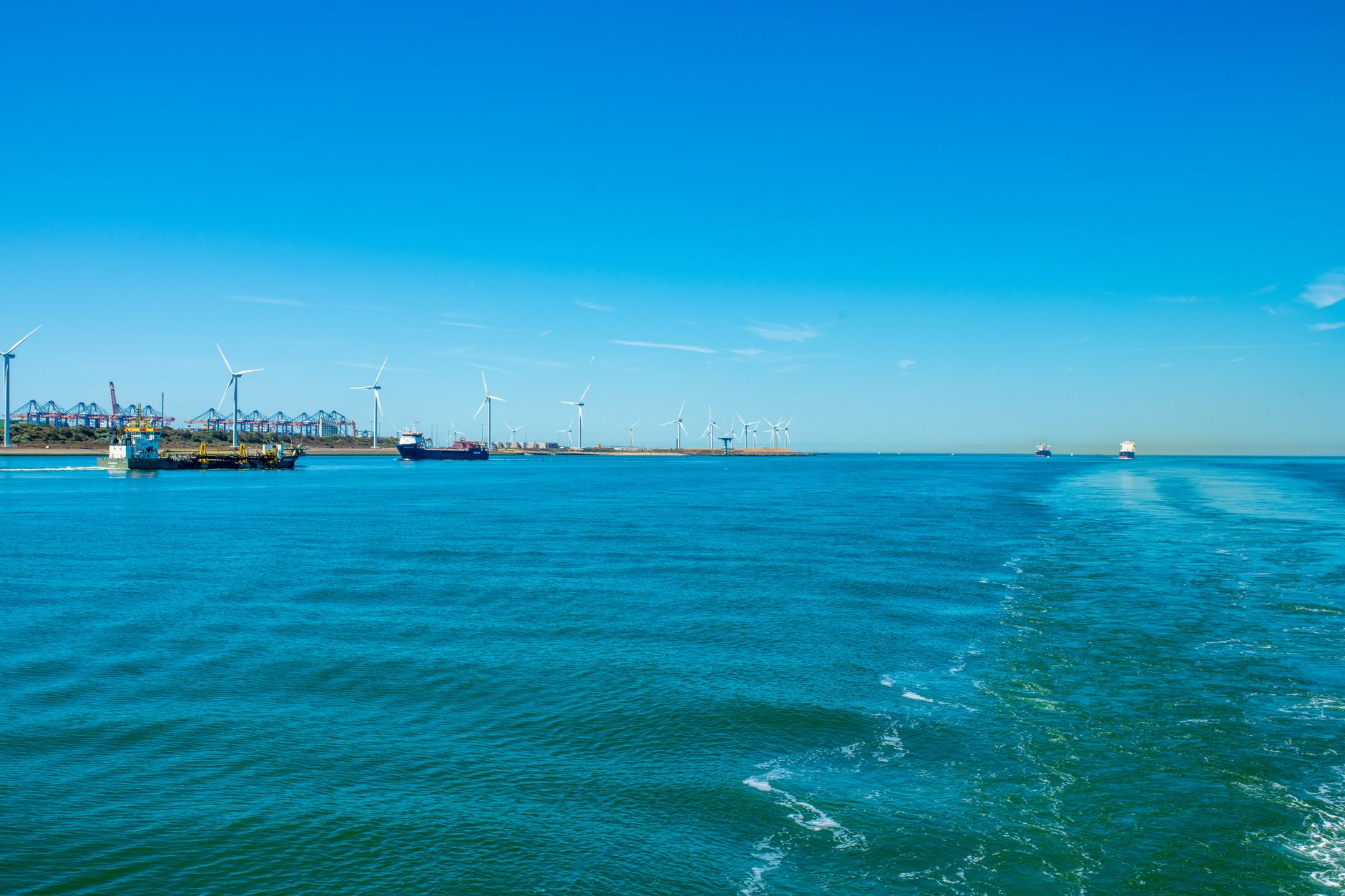 2025 Renewable Energy Logistics Playbook: Mastering Turbines, Panels & Grids