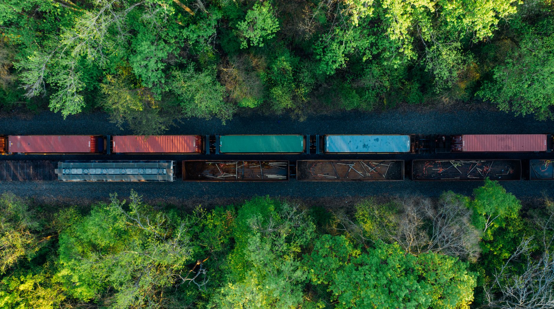 2025 ESG Reporting Playbook: Green Freight Compliance & Investor Appeal