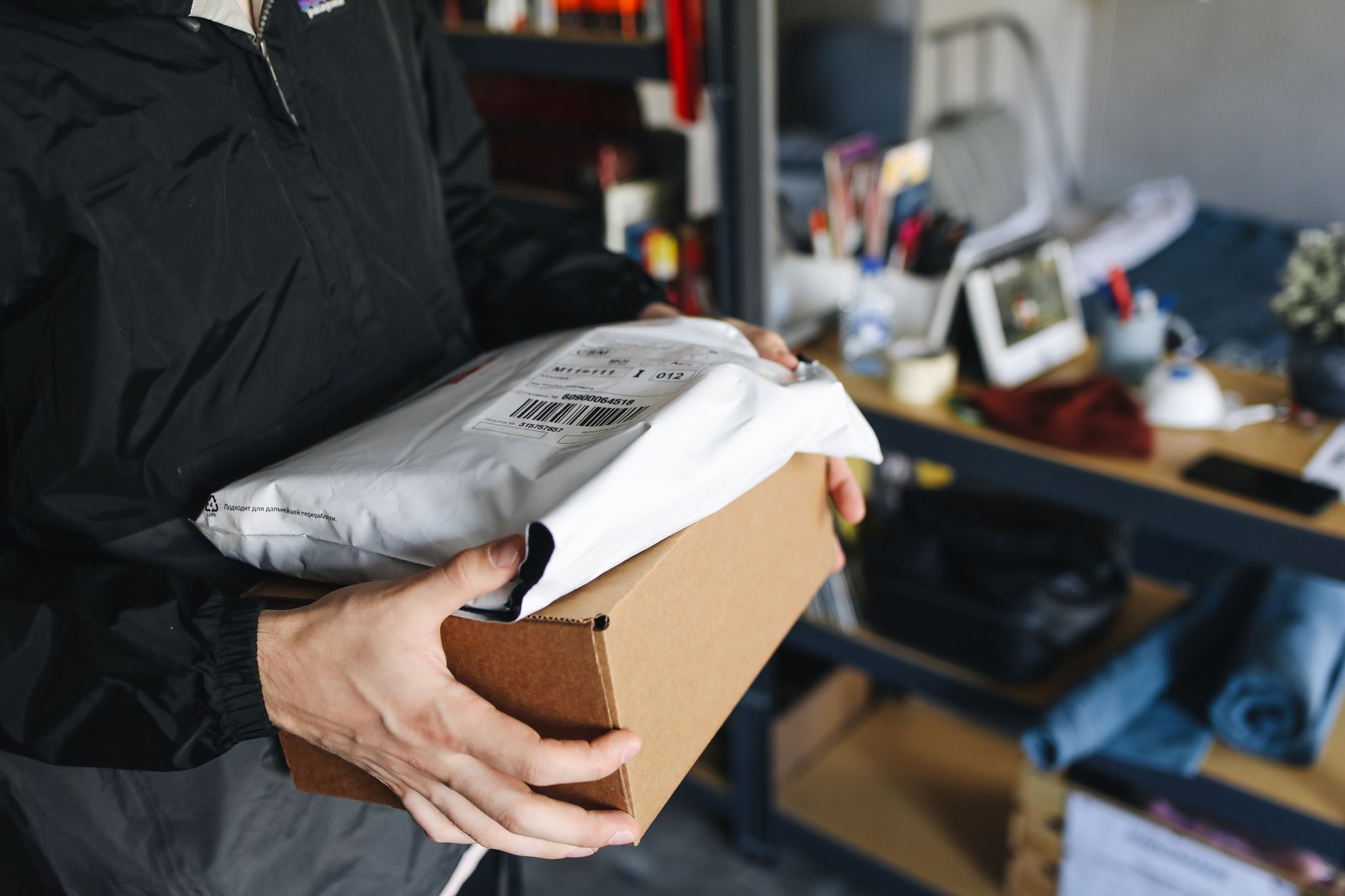 The 2025 Cross-Border E-commerce Fulfillment Playbook: Expand Globally Profitably