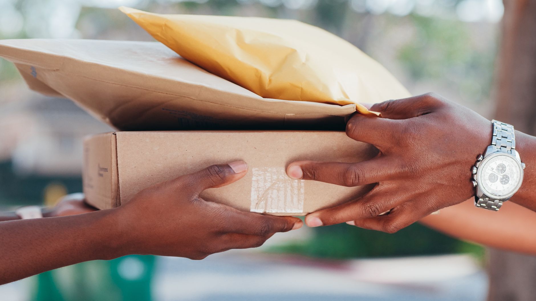 The 2025 E-commerce Fulfillment Playbook: Cut Costs 15%, Boost Speed