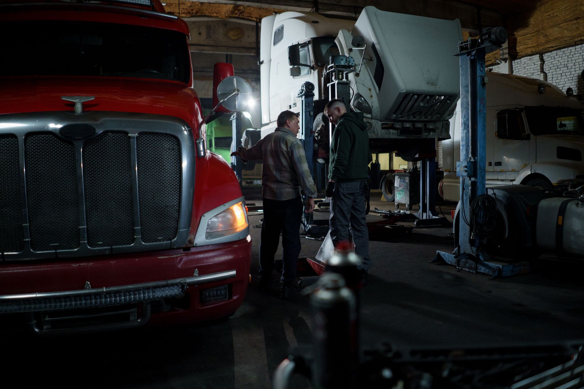 The 2025 Truck Axle Weight Limits Playbook: Maximize Payload & Stay Compliant